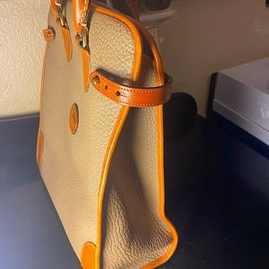 Dooney & Bourke   Huge Tote laptop bar